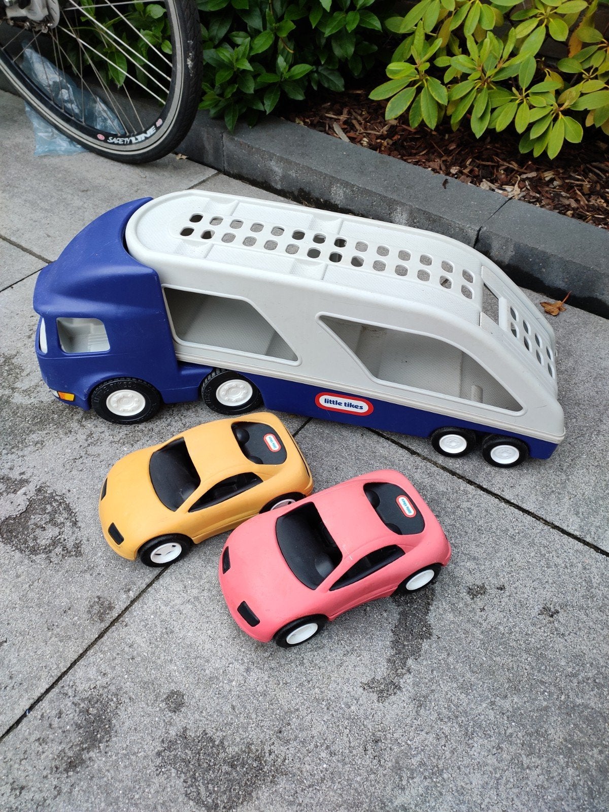 Little Tikes Autotransporter met 2 auto's, Ophalen, Gebruikt