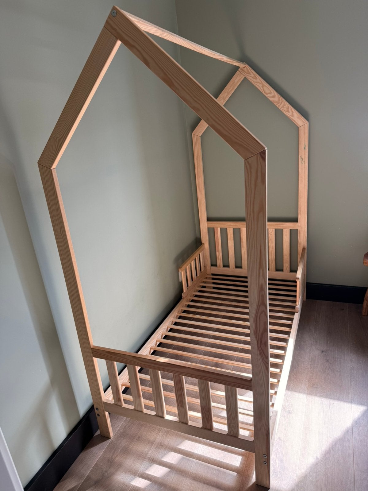 Peuterbed (140cm), Ophalen, Zo goed als nieuw, 140 tot 160 cm, 70 tot 85 cm