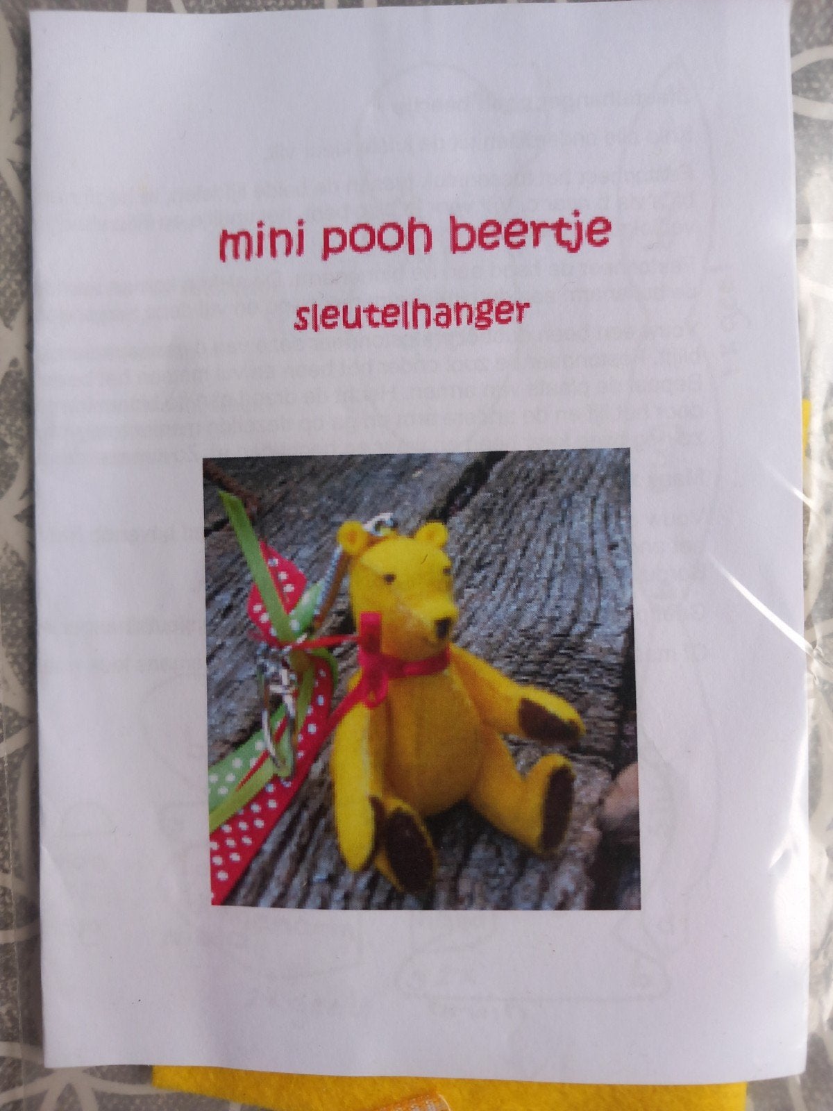 Viltpakket Mini Pooh beertje - sleutelhanger., Hobby en Vrije tijd, Ophalen of Verzenden, Nieuw, Figuurtje(s), Wolvilt