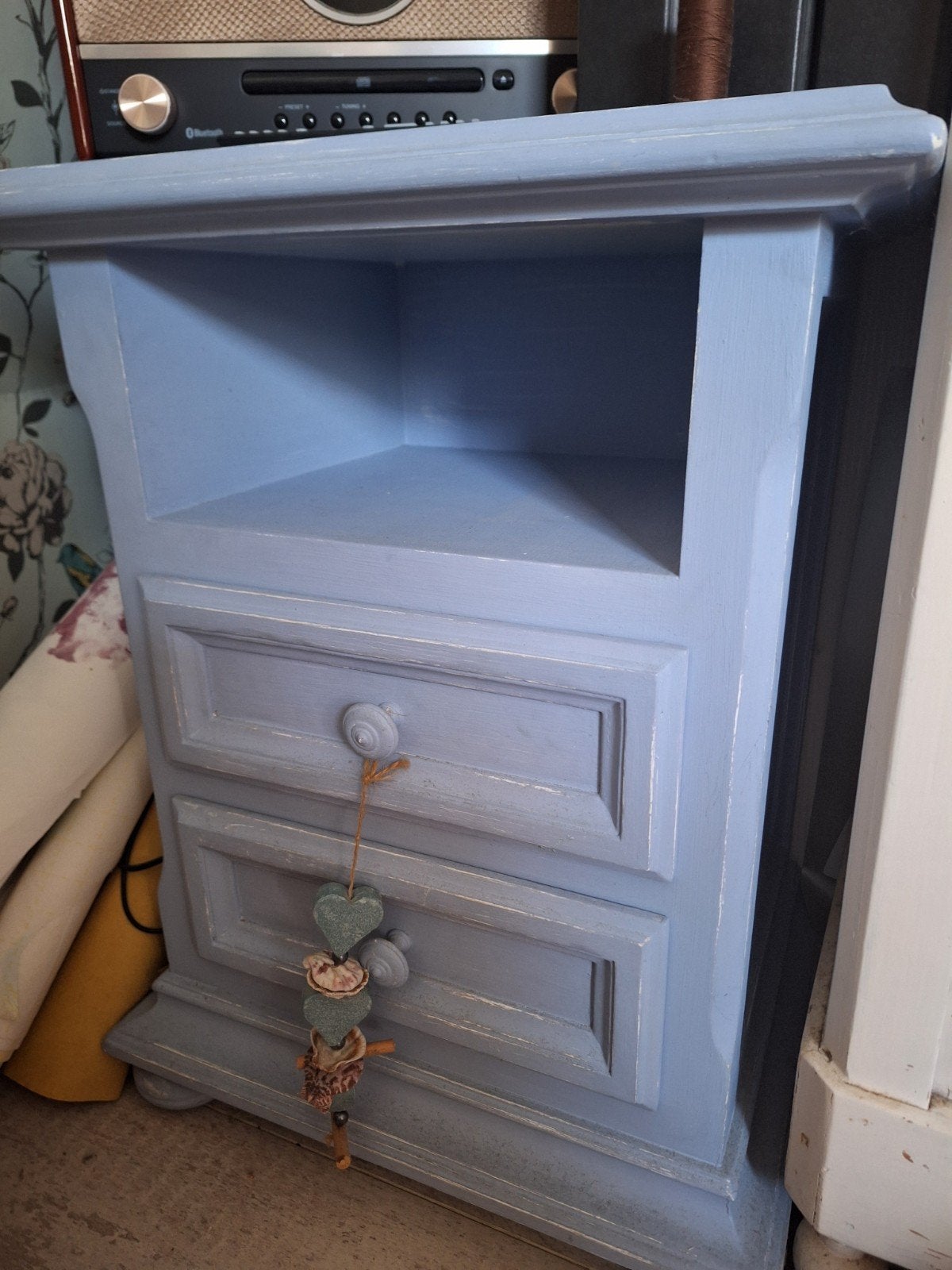 Leuk bijzetkastje met 2 lades te koop, Ophalen, Gebruikt