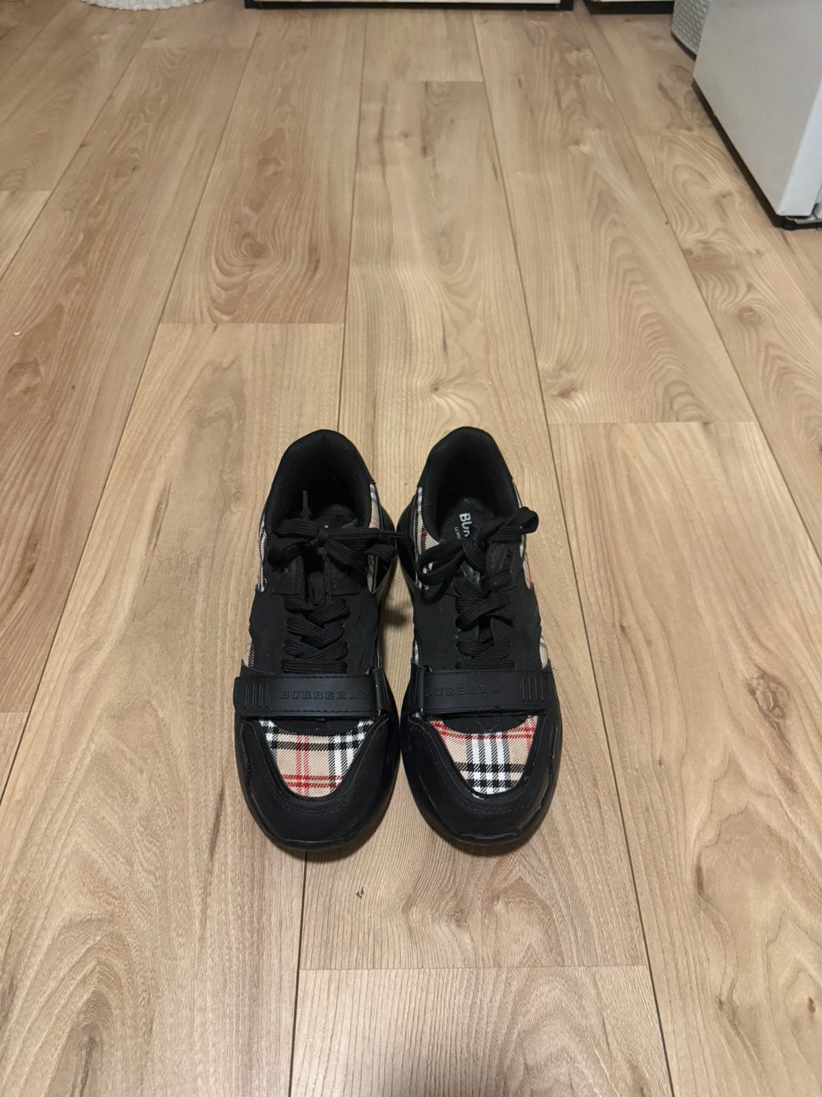 Burberry schoenen, Kleding | Dames, Schoenen, Verzenden, Zo goed als nieuw, Zwart, Sneakers of Gympen