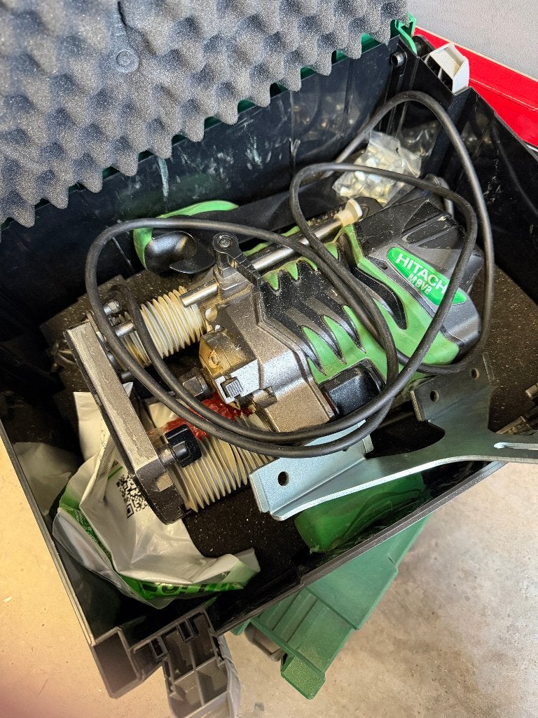Hikoki M8V2 WSZ Bovenfreesmachine met bites/frezen set Bosch, Doe-het-zelf en Verbouw, Gereedschap | Freesmachines, Ophalen of Verzenden