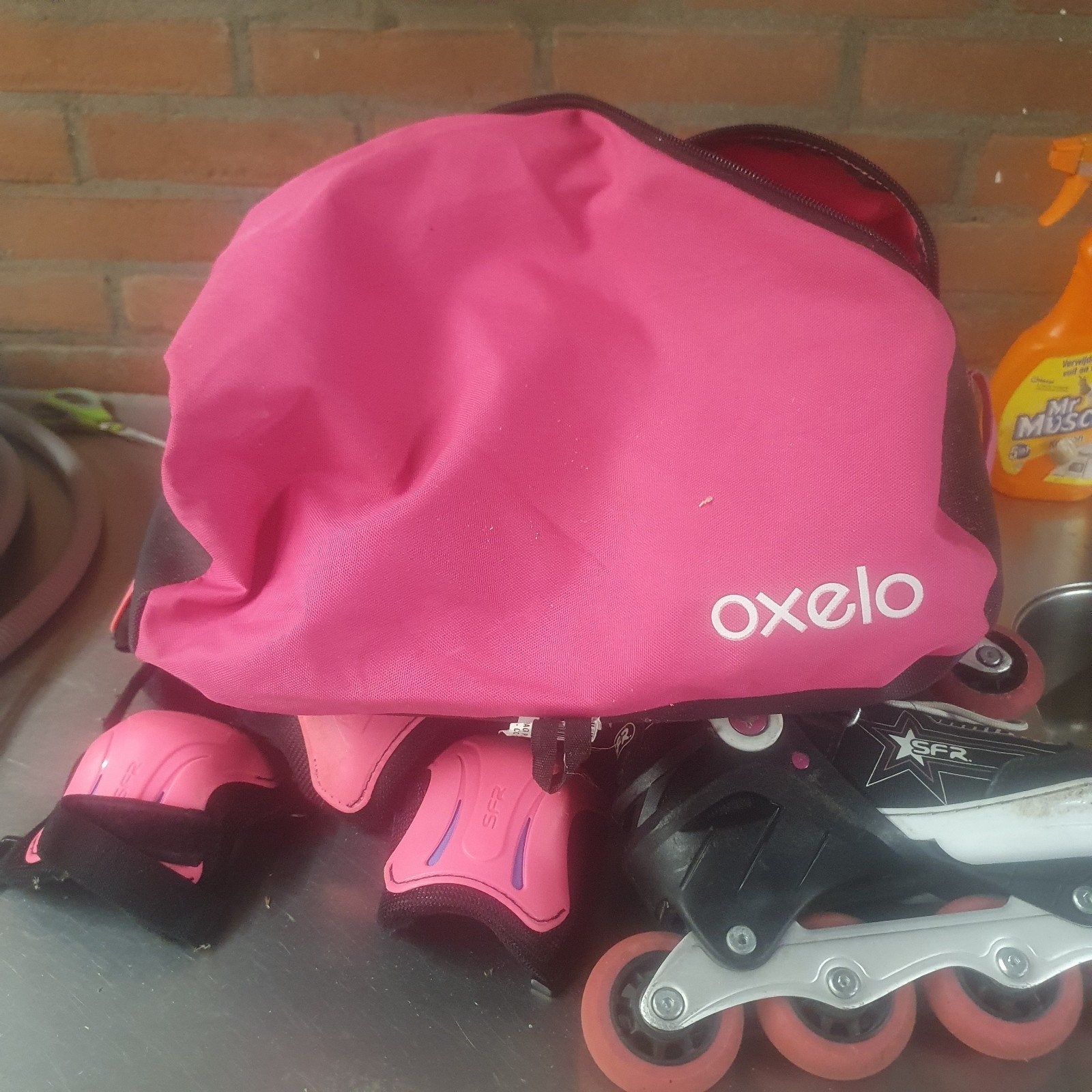 Skeelers te koop en af te halen meisjes met beschermers en t, Kinderen en Baby's, Speelgoed | Buiten | Rolschaatsen, Ophalen, Gebruikt