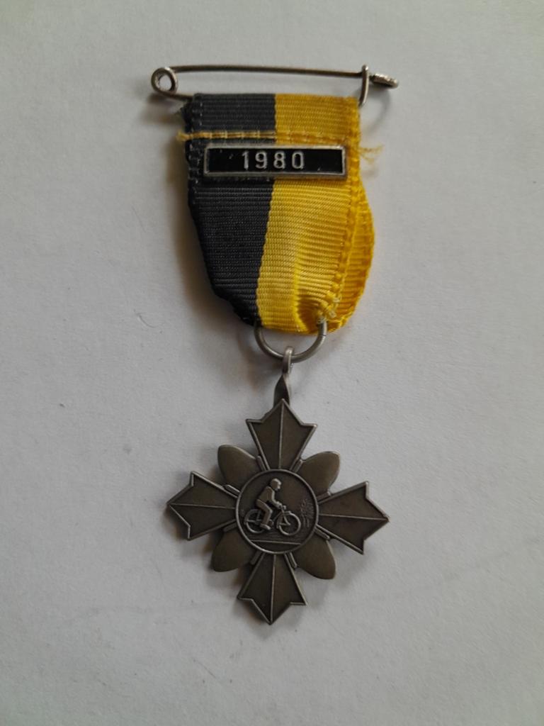Medaille 3 X fiets Elfstedentocht., Ophalen of Verzenden, Overige materialen