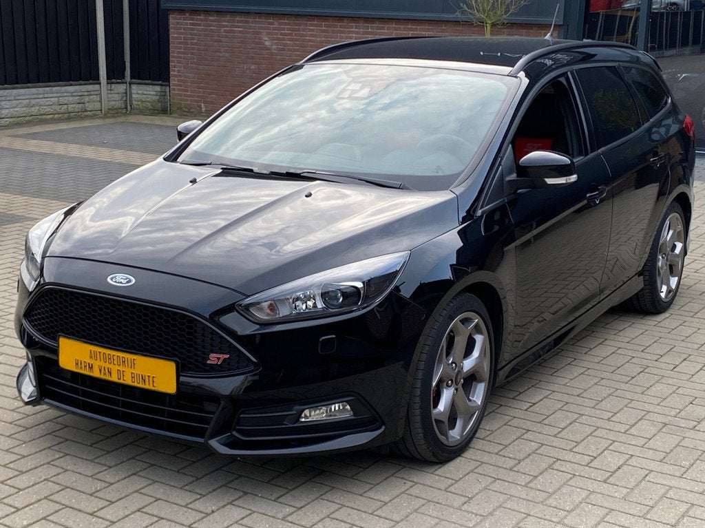 Ford Focus Wagon 2.0 ST 250 PK NIEUWSTAAT XENON LED NAVI CRU, 15 km/l, Gebruikt, Zwart, 4 cilinders