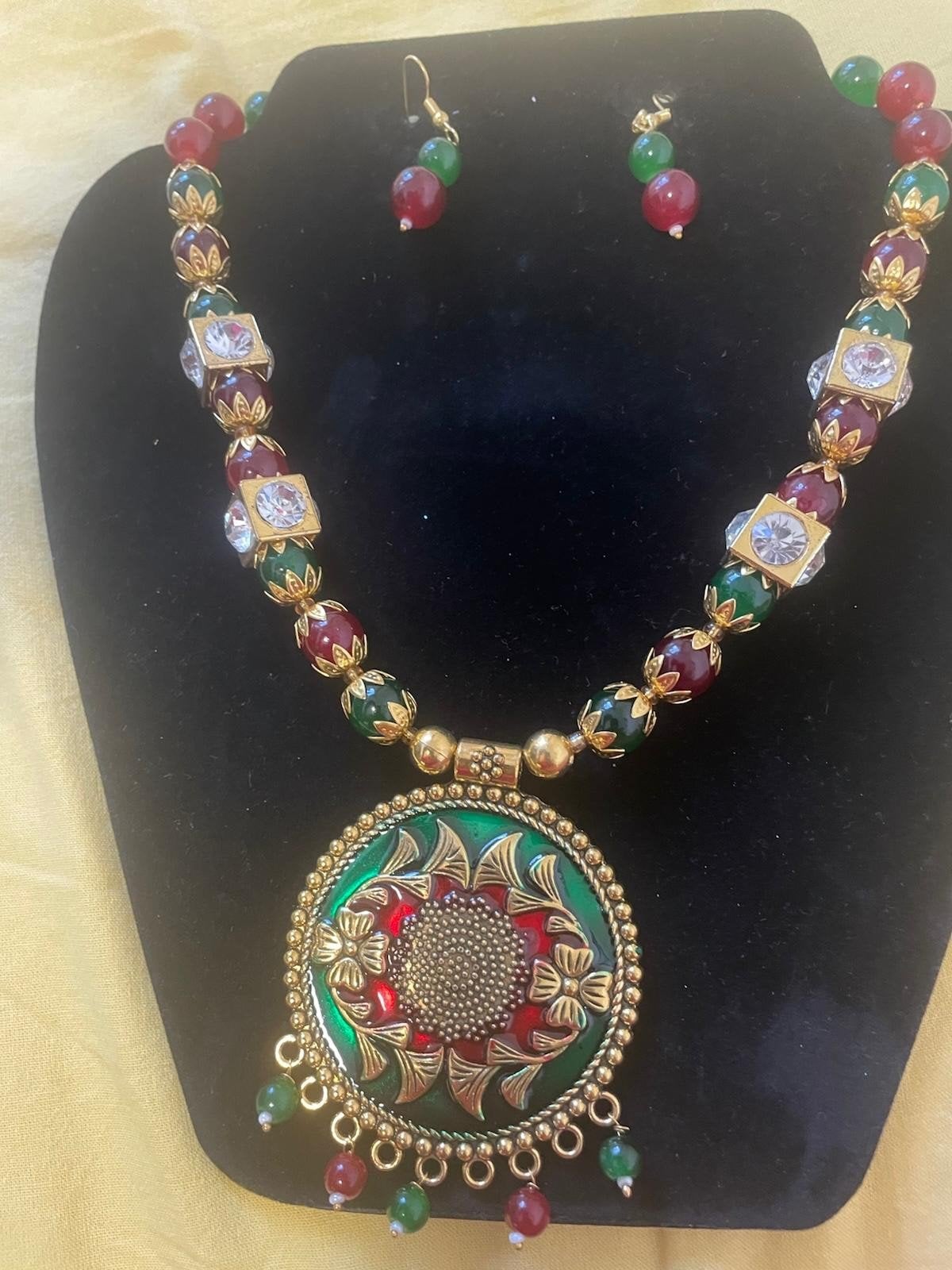Mooie Indiase ketting en oorbellen set, Overige materialen, Nieuw, Ophalen of Verzenden, Met kristal