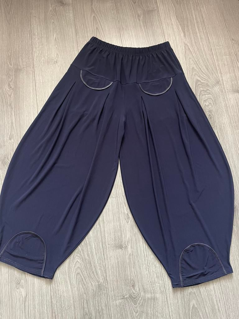 Magna blauwe pof broek met rekbare taille maat 46, Kleding | Dames, Grote Maten, Ophalen of Verzenden, Zo goed als nieuw, Blauw