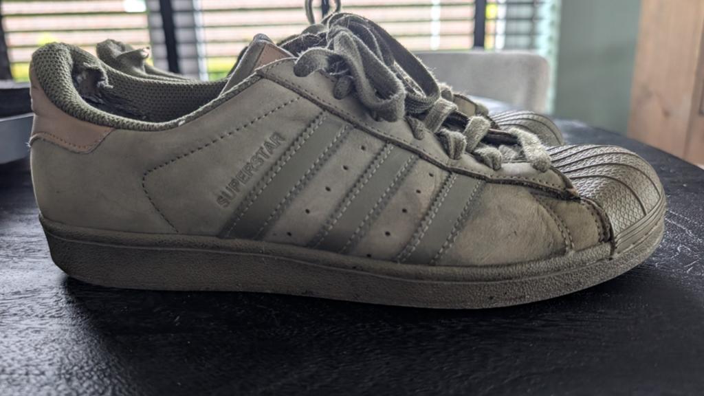 Adidas superstar 42 groen suede bn gratis, Overige kleuren, Ophalen of Verzenden, Sneakers of Gympen, Gedragen