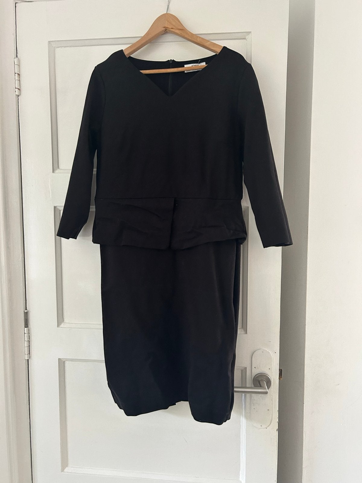 Kyra x Janny van der Heijden Jurk Marieke Zwart Maat 42, Kleding | Dames, Ophalen of Verzenden, Gedragen, Maat 42/44 (L), Zwart