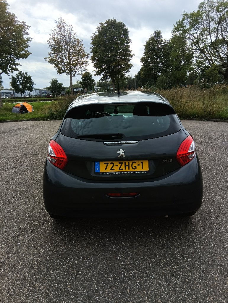 Foto 3 van Peugeot 208 1.2 VTi 82PK 5D (102g) 2012 Grijs
