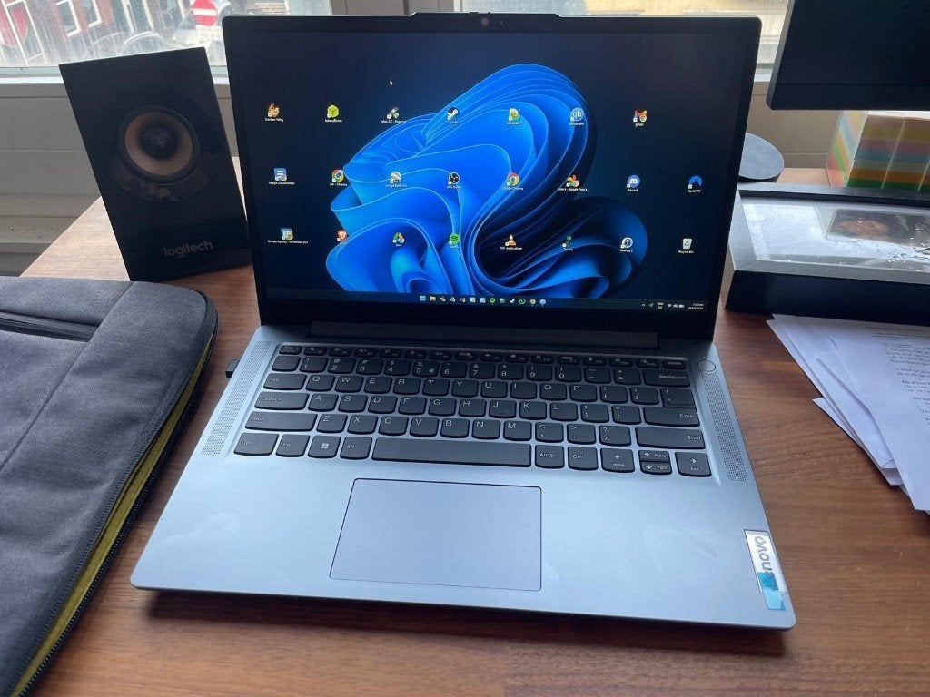 Lenovo ideapad 3, Computers en Software, Windows Laptops, Zo goed als nieuw, 14 inch, SSD, 2 tot 3 Ghz, 16 GB, Qwerty, Ophalen of Verzenden