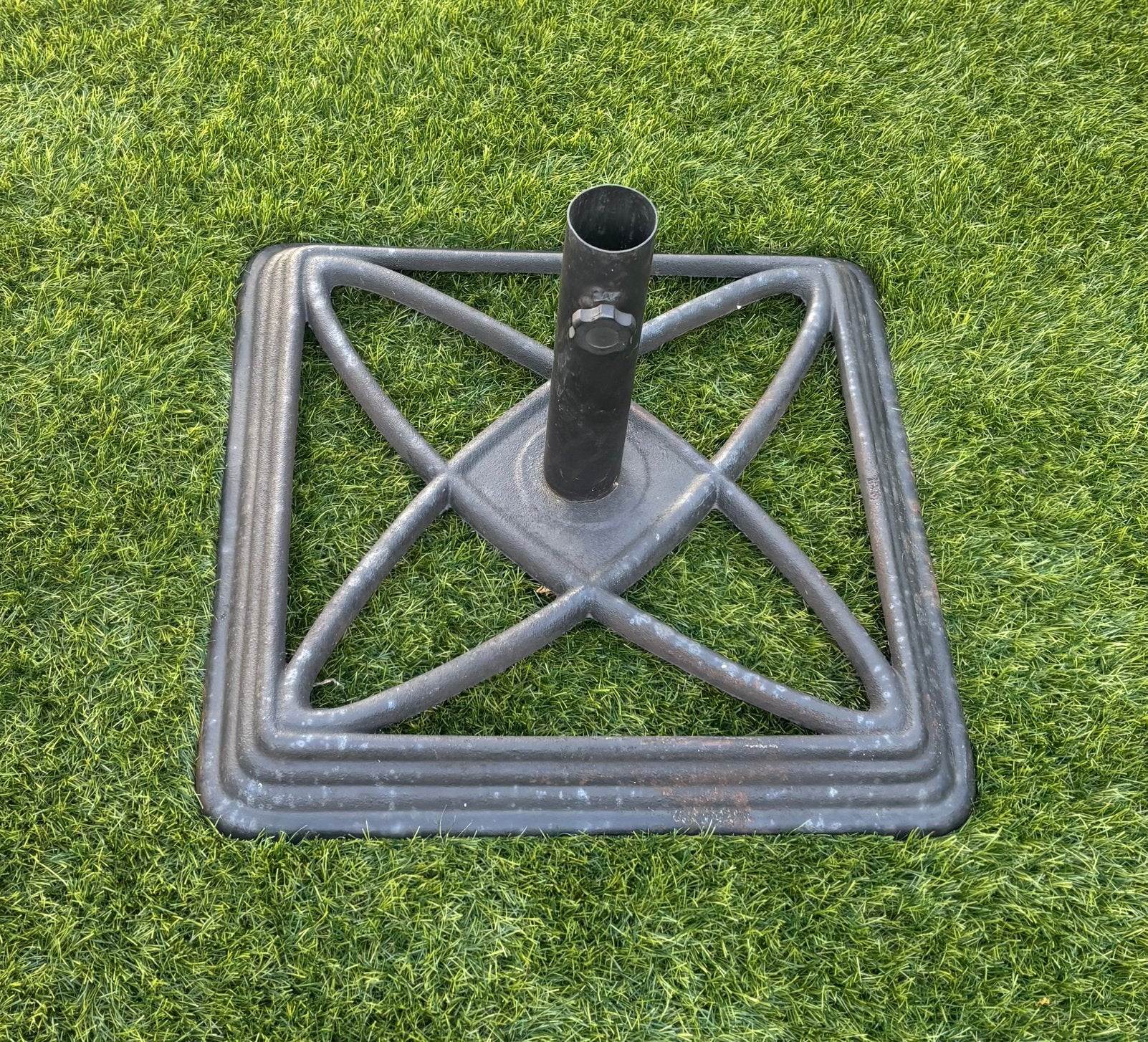Te koop,gietijzeren parasolvoet.50 bij 50cm., Tuin en Terras, Parasols, Ophalen, Verstelbaar, Zo goed als nieuw, Parasolvoet