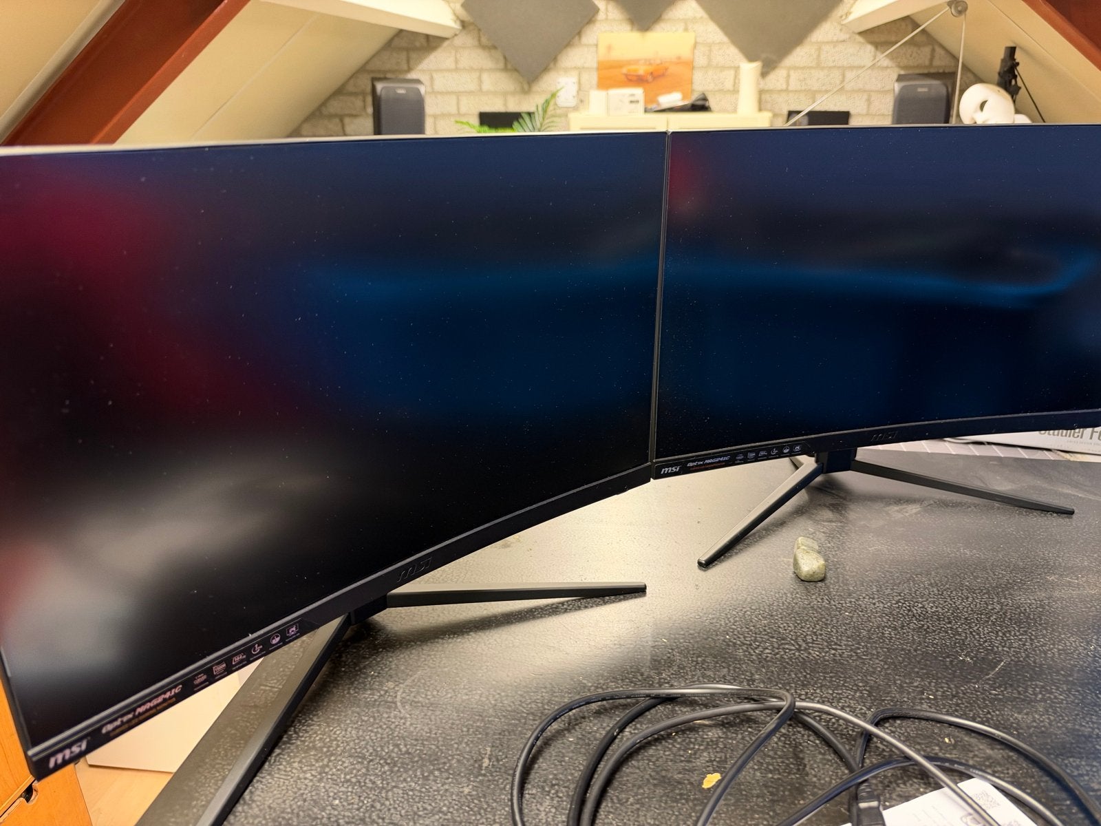 2x MSI Optix MAG241C Curved Gaming Monitor - 144Hz, 1ms, 101 t/m 150 Hz, Curved, Full HD, Minder dan 1 ms
