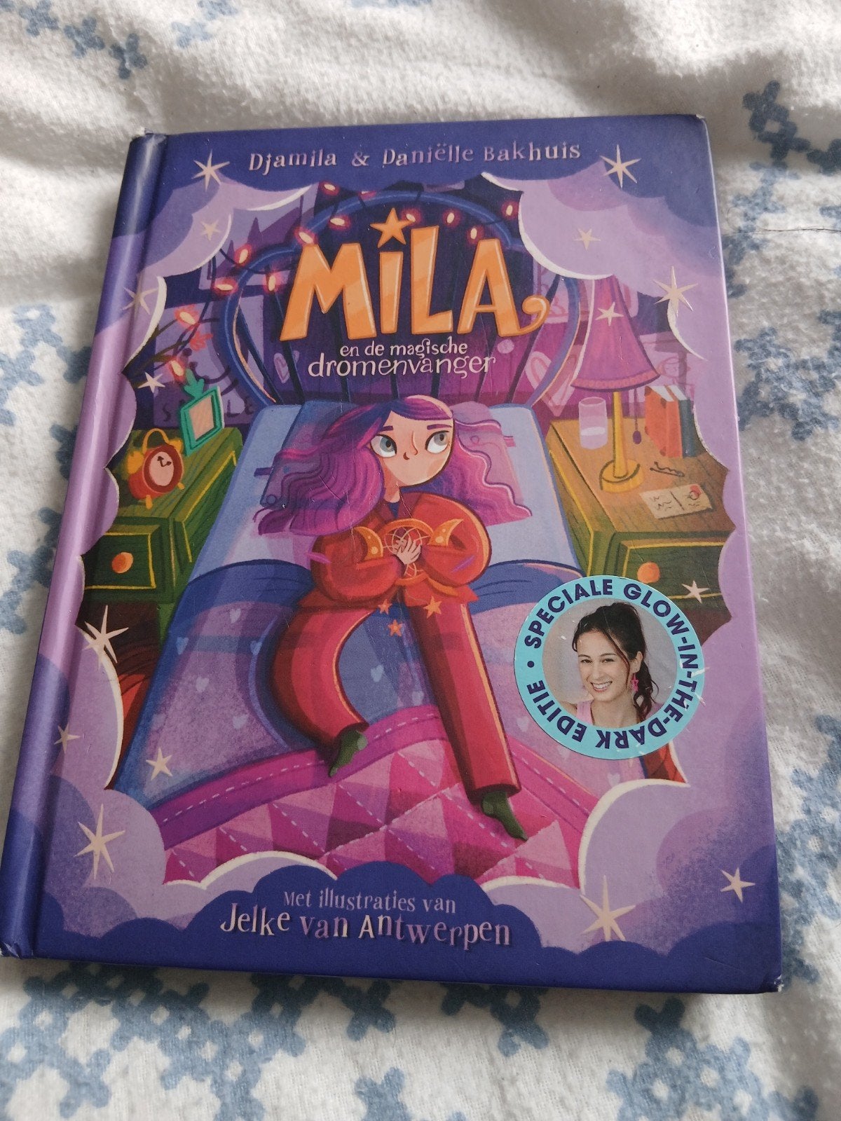 Meisje Djamila - Mila en de magische dromenvanger, Boeken, Ophalen of Verzenden, Gelezen, Fictie algemeen