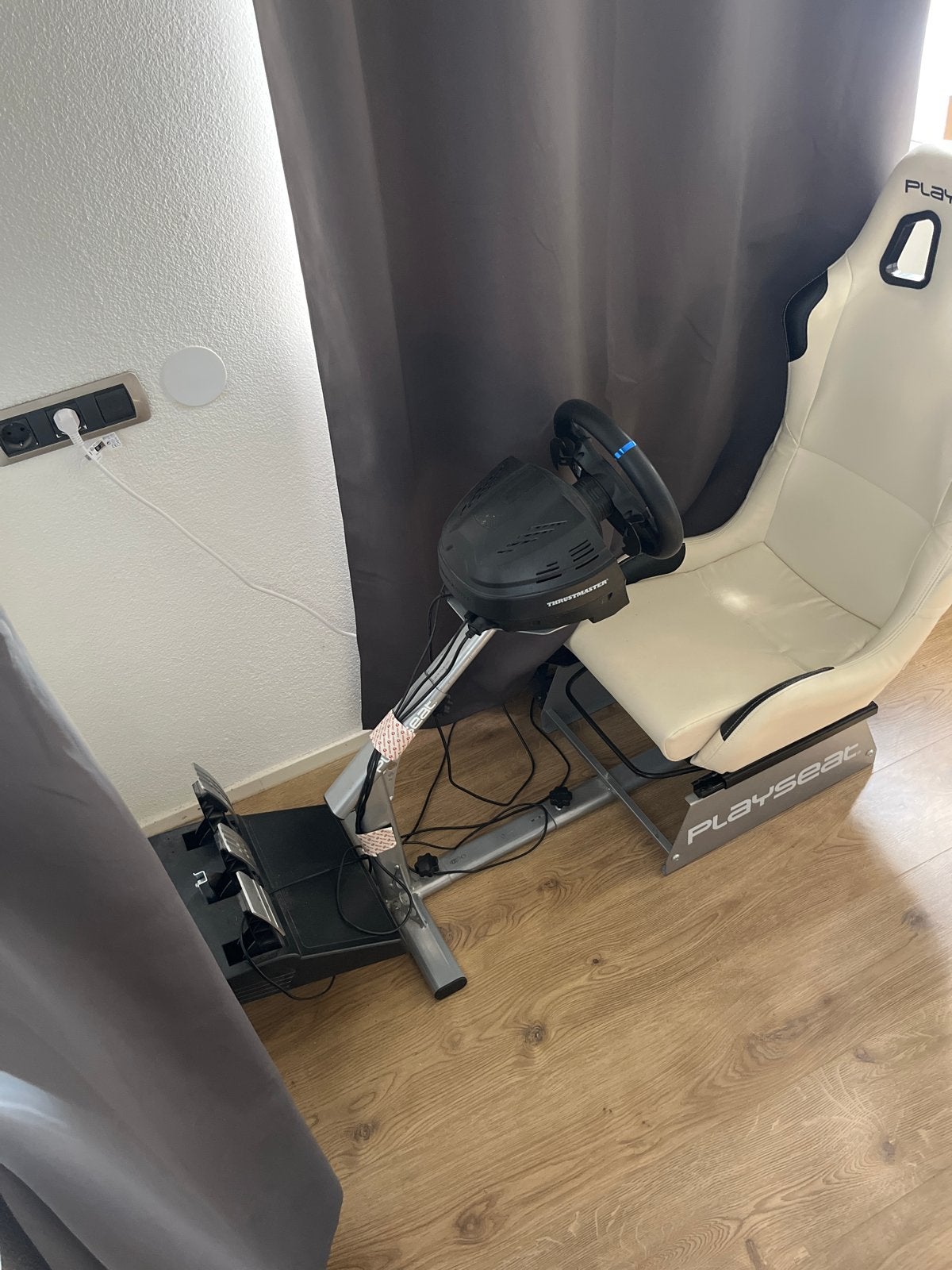 Playseat met Thrustmaster stuur, pedalen en shifter, Playseat, Ophalen, Gebruikt, Racestoel