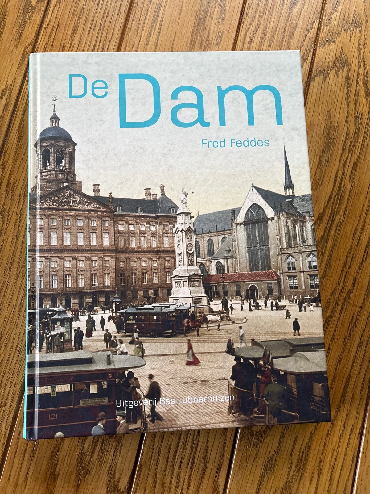 De Dam - Fred Feddes (Uitgeverij Bas Lubberhuizen), Boeken, Geschiedenis | Stad en Regio, Ophalen of Verzenden, 20e eeuw of later