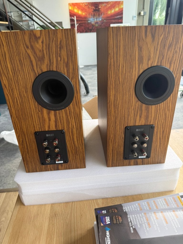 KEF R3 Meta - Walnoot (Paar) – Nieuwstaat, Basreflex, 120 tot 150 watt, Nieuw, Ophalen of Verzenden