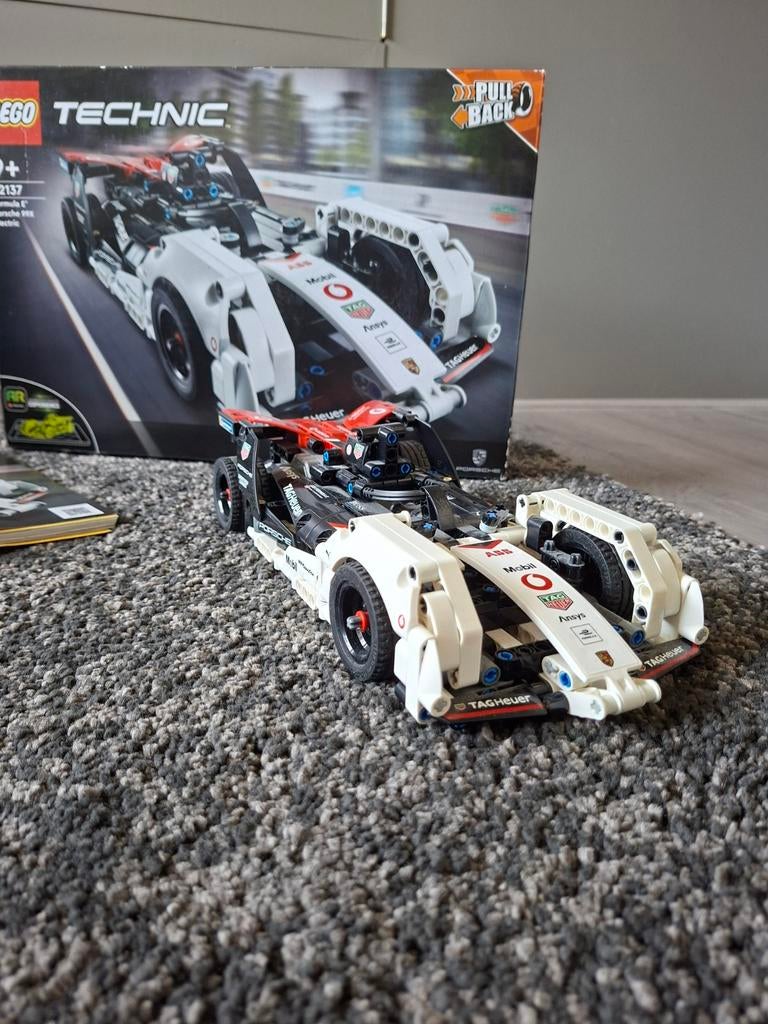 Lego Technic Porsche 99X Electric, Ophalen