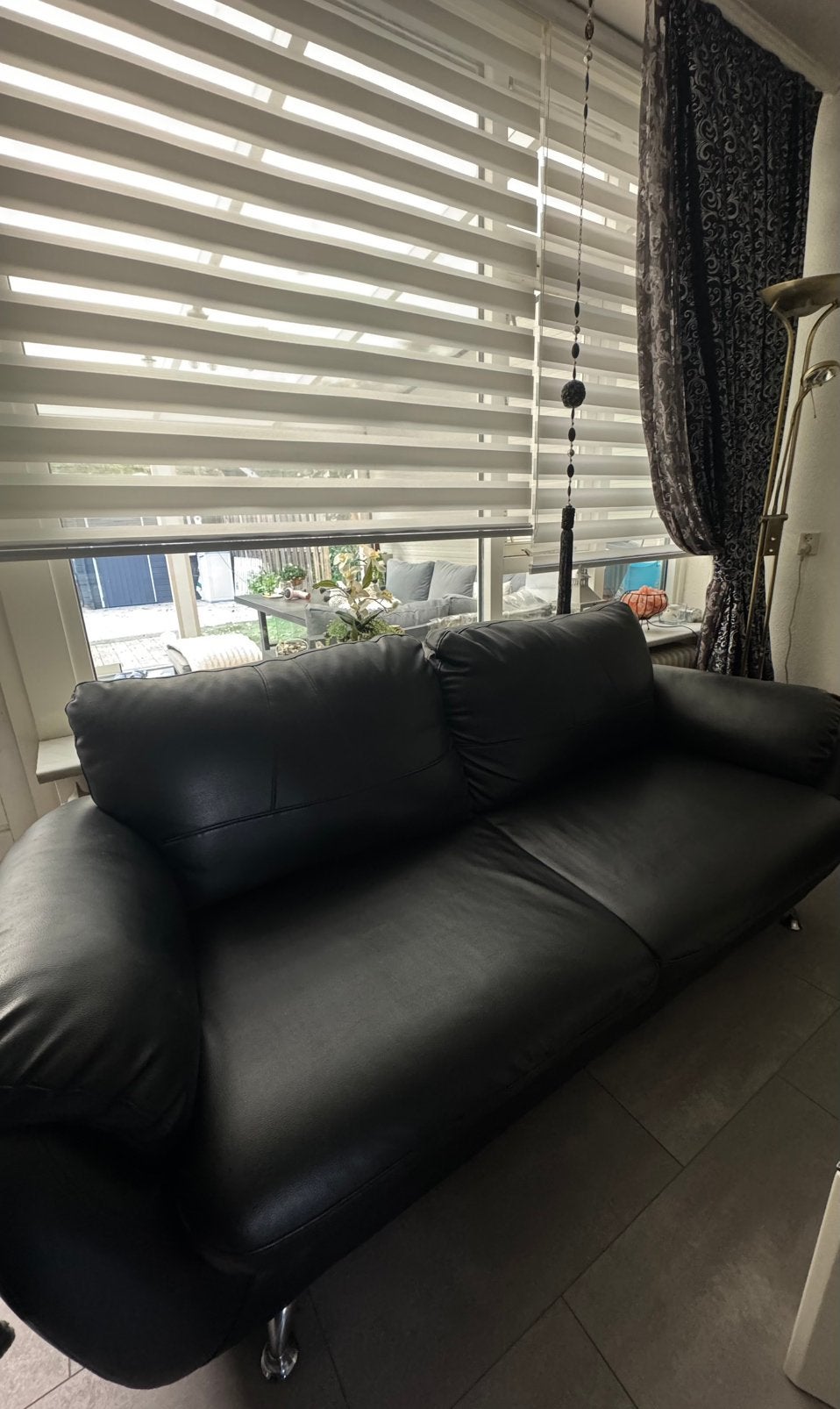 Twee zwarte leren banken, Ophalen, Gebruikt, Driepersoons, 200 tot 250 cm
