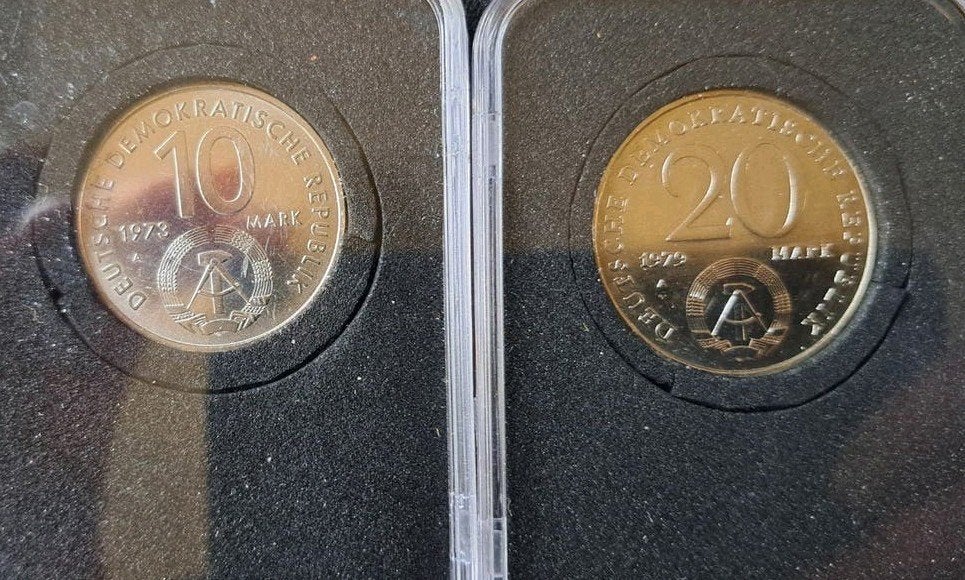 DDR Munten: 10 Mark 1973 & 20 Mark 1979, Ophalen of Verzenden, Duitsland, Setje