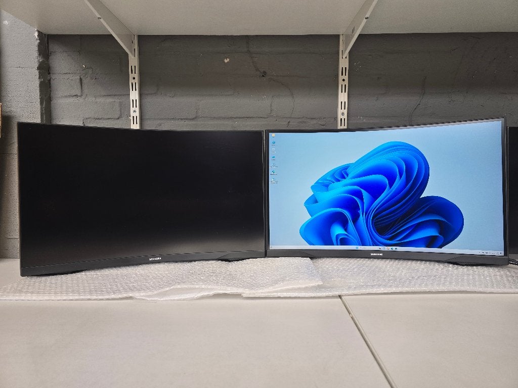 2x 27" Samsung Odyssey Gaming C27G55TQWR 144HZ zonder voet, 101 t/m 150 Hz, Ccservice, VA, Refurbished