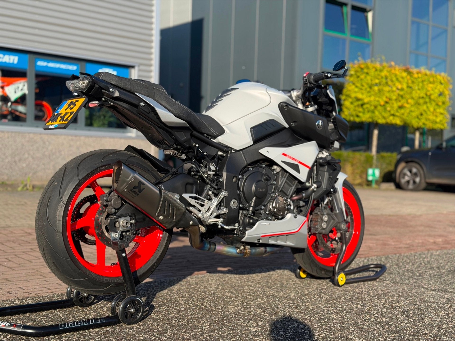 Yamaha Tour MT-10 ABS Naked Nardo Akrapovic, Motoren, Japan
00483  Japan, JP, Info@yamaha.com, Meer dan 35 kW, ABS
