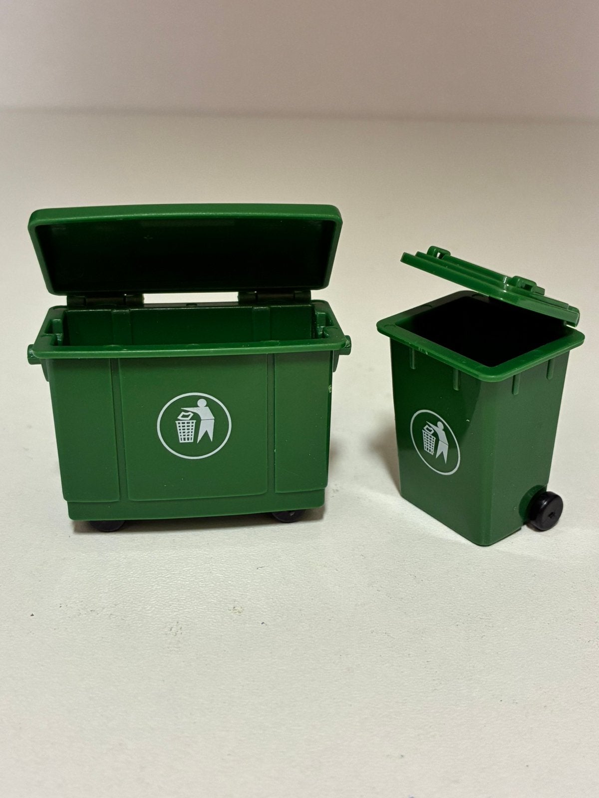 2 Groene Afvalbakken Rolcontainers voor Poppenhuis (nieuw), Ophalen of Verzenden, Nieuw, Poppenhuis