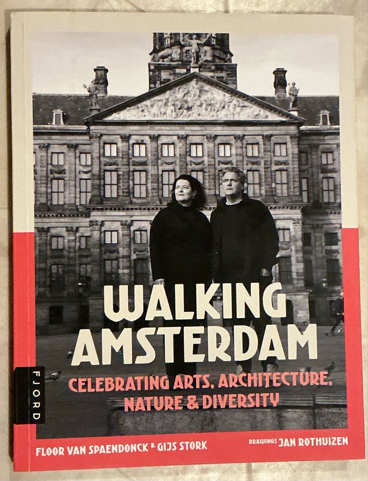 Walking Amsterdam - Floor van Spaendonck & Gijs Stork, Ophalen of Verzenden, Nieuw, Benelux, Reisgids of -boek