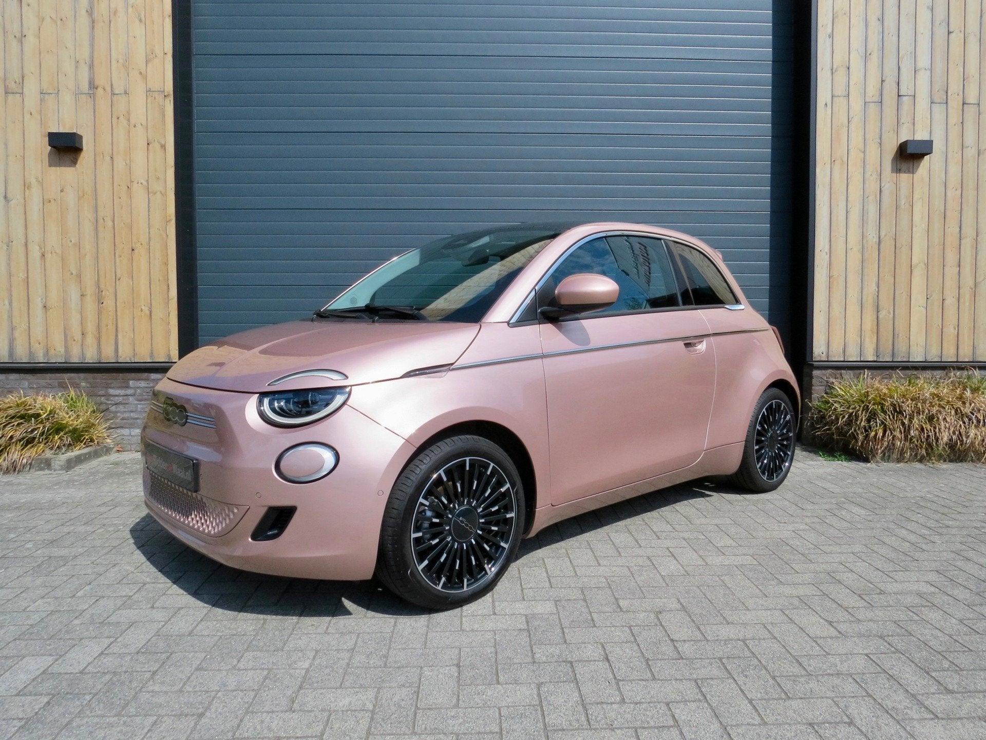 Fiat 500 La Prima 42 kWh by Bocelli *Pano *CarPlay *Jbl, Auto's, Gebruikt, Overige kleuren, 4 stoelen, 329 km