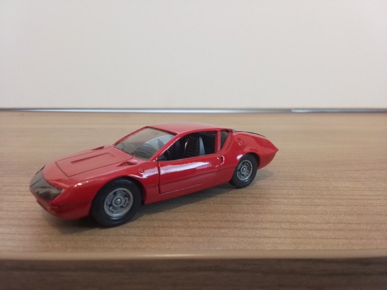 Solido.  RENAULT ALPINE A310.  rood, Ophalen of Verzenden, Zo goed als nieuw, Auto, Solido
