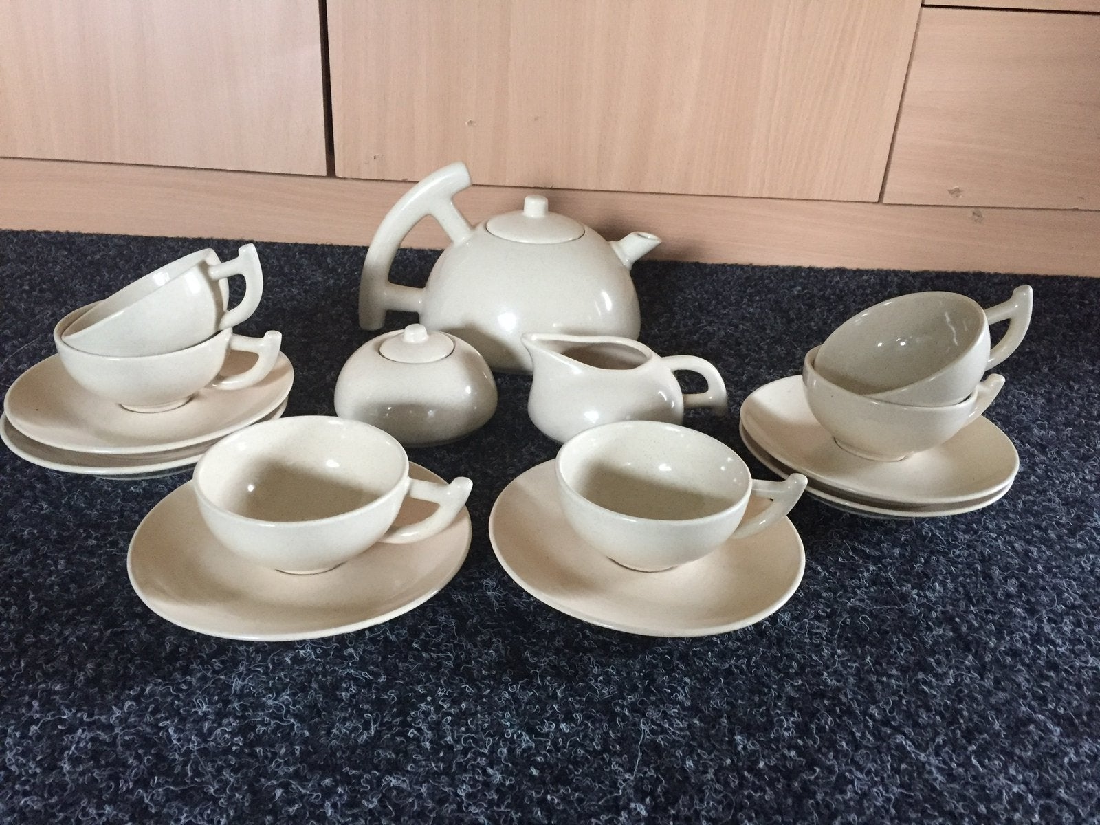 Stoer/sober/effen thee servies beige kop + schotel nieuw, Ophalen of Verzenden, Nieuw, Overige stijlen, Kop(pen) en/of Schotel(s)