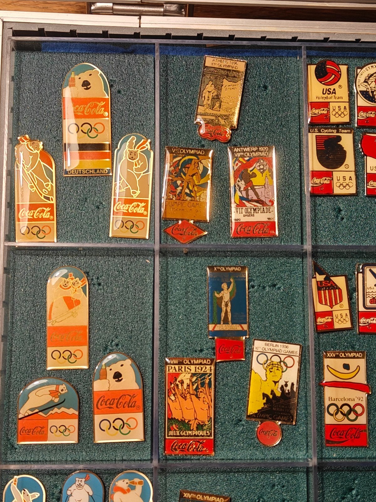 Grote verzameling Coca-Cola en diverse pins/speldjes, Verzamelen, Speldjes, Pins en Buttons, Ophalen of Verzenden, Overige onderwerpen