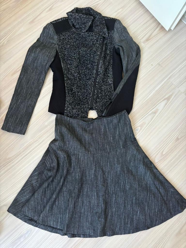 Bandolera Blazer met 2 rokken 34/36, Kostuum of Pak, Zwart, Ophalen of Verzenden, Zo goed als nieuw