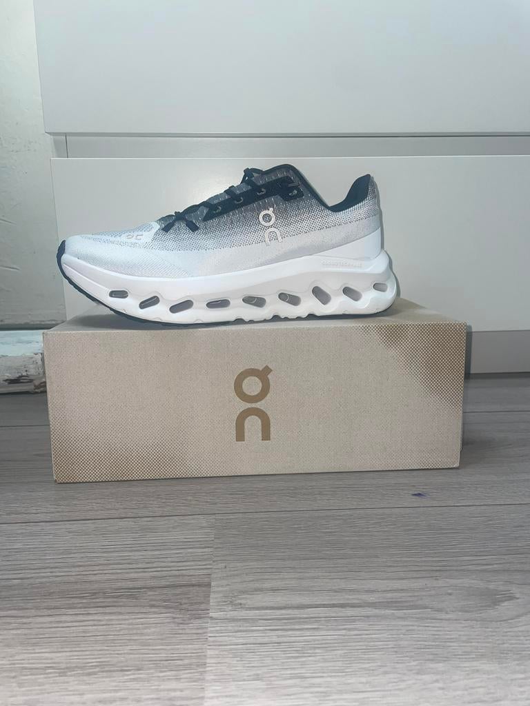 On cloud, Ophalen of Verzenden, Zo goed als nieuw, Sportschoenen, Zwart