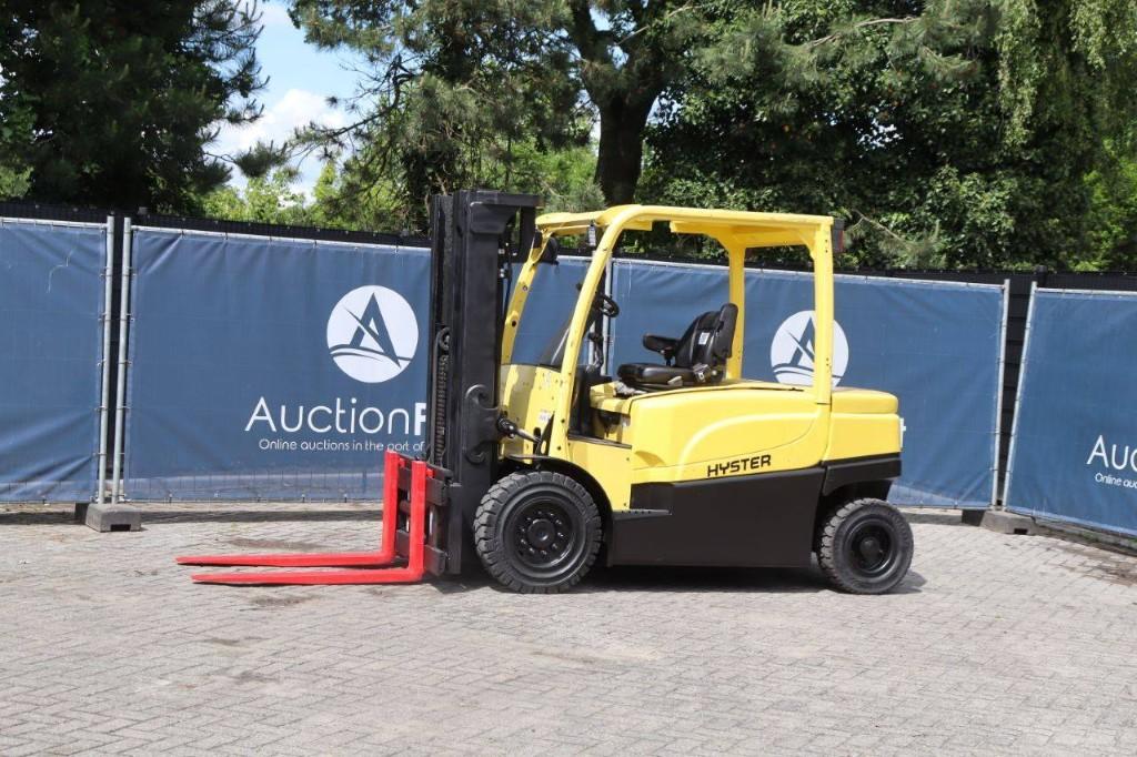 Veiling: Heftrucks en Stapelaars, Zakelijke goederen, Machines en Bouw | Heftrucks en Intern transport, Meer dan 4000 kg, Ophalen