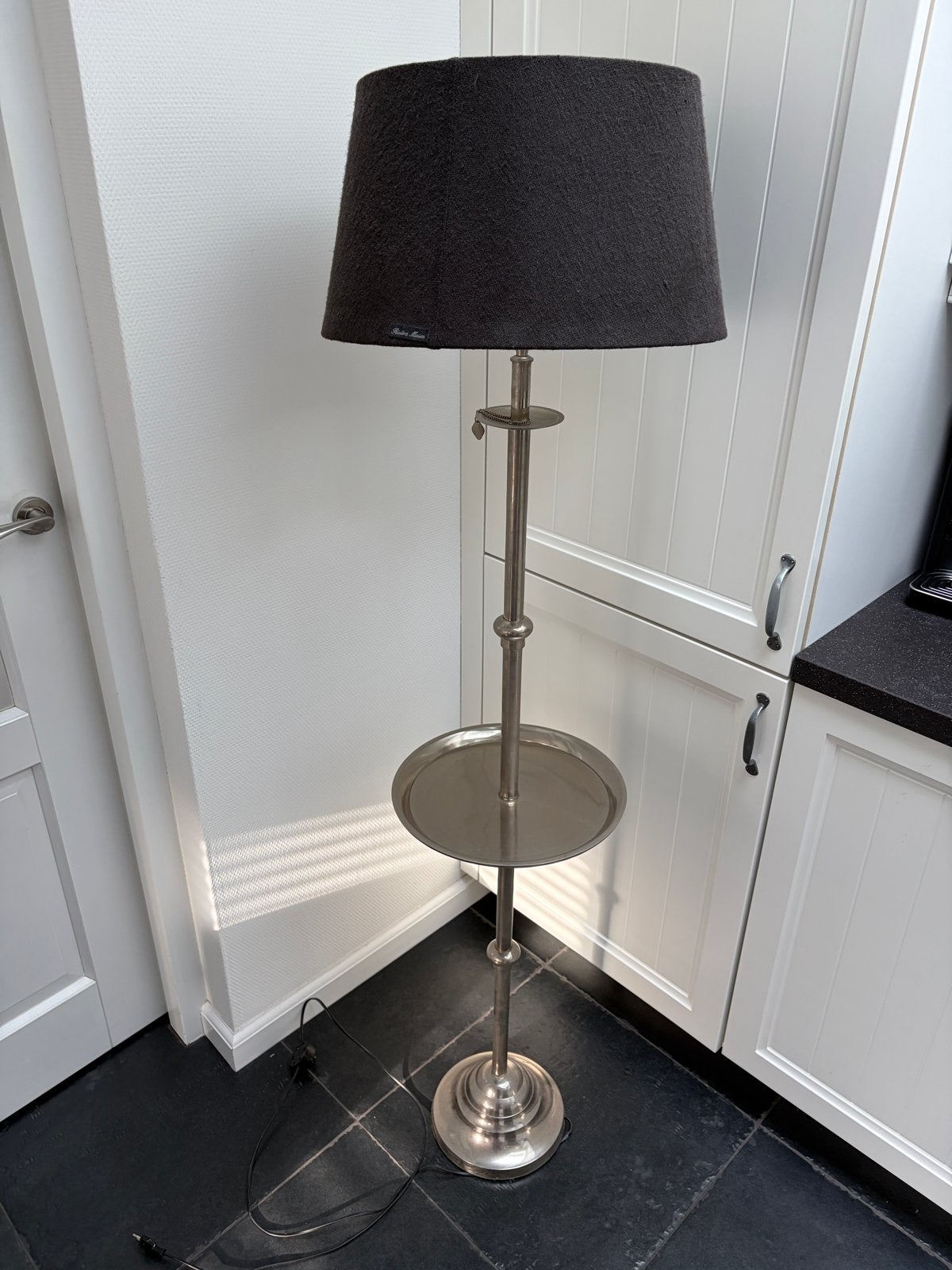Riviera Maison staande vloerlamp met tafeltje, Ophalen, Zo goed als nieuw, Metaal, 150 tot 200 cm