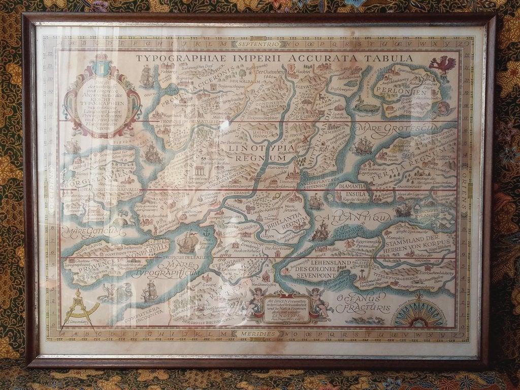 Mooie zeldzame fantasie landkaart uit Duitsland 68 cm., Antiek en Kunst, Ophalen, Lithografie, Kaarten en plattegronden, Ingelijst