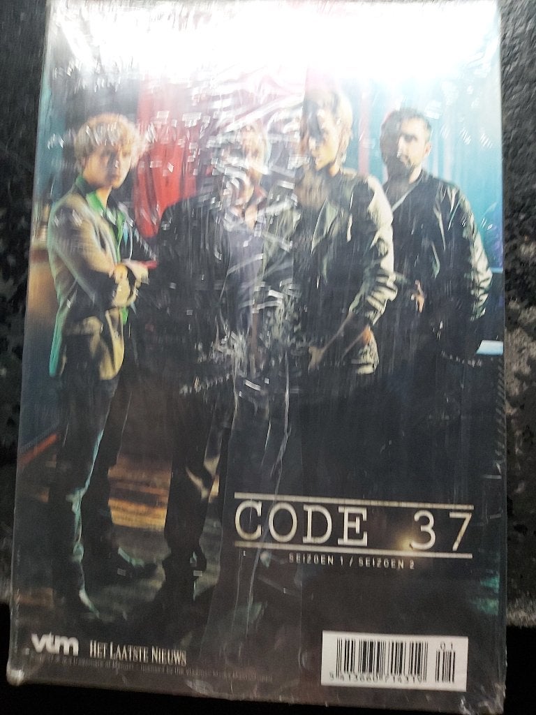 code 37  1  en 2  en het boek  nieuw, Inclusief boekje, Nieuw in verpakking, Drama, Vanaf 9 jaar