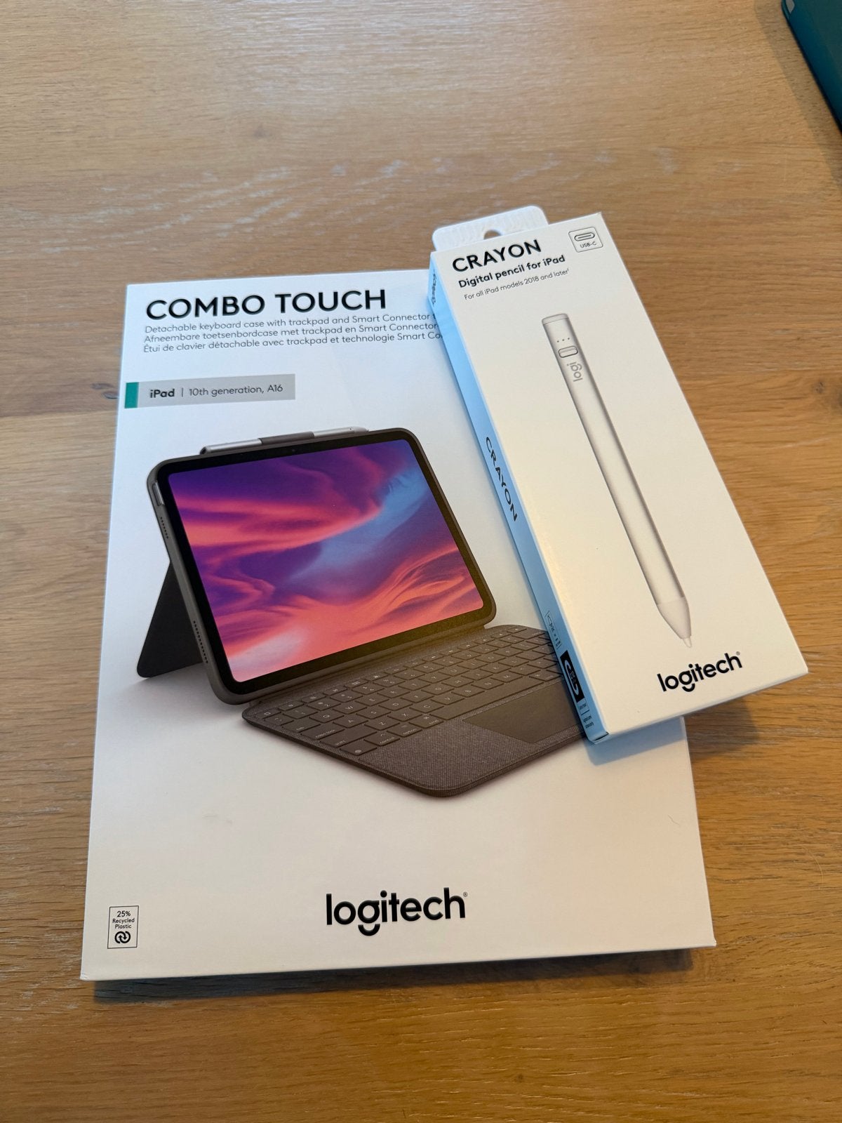 Logitech Combo Touch toetsenbord en Crayon iPad 10e gen A16, Computers en Software, IPad, 11 inch, Nieuw, Bescherming voor- en achterkant