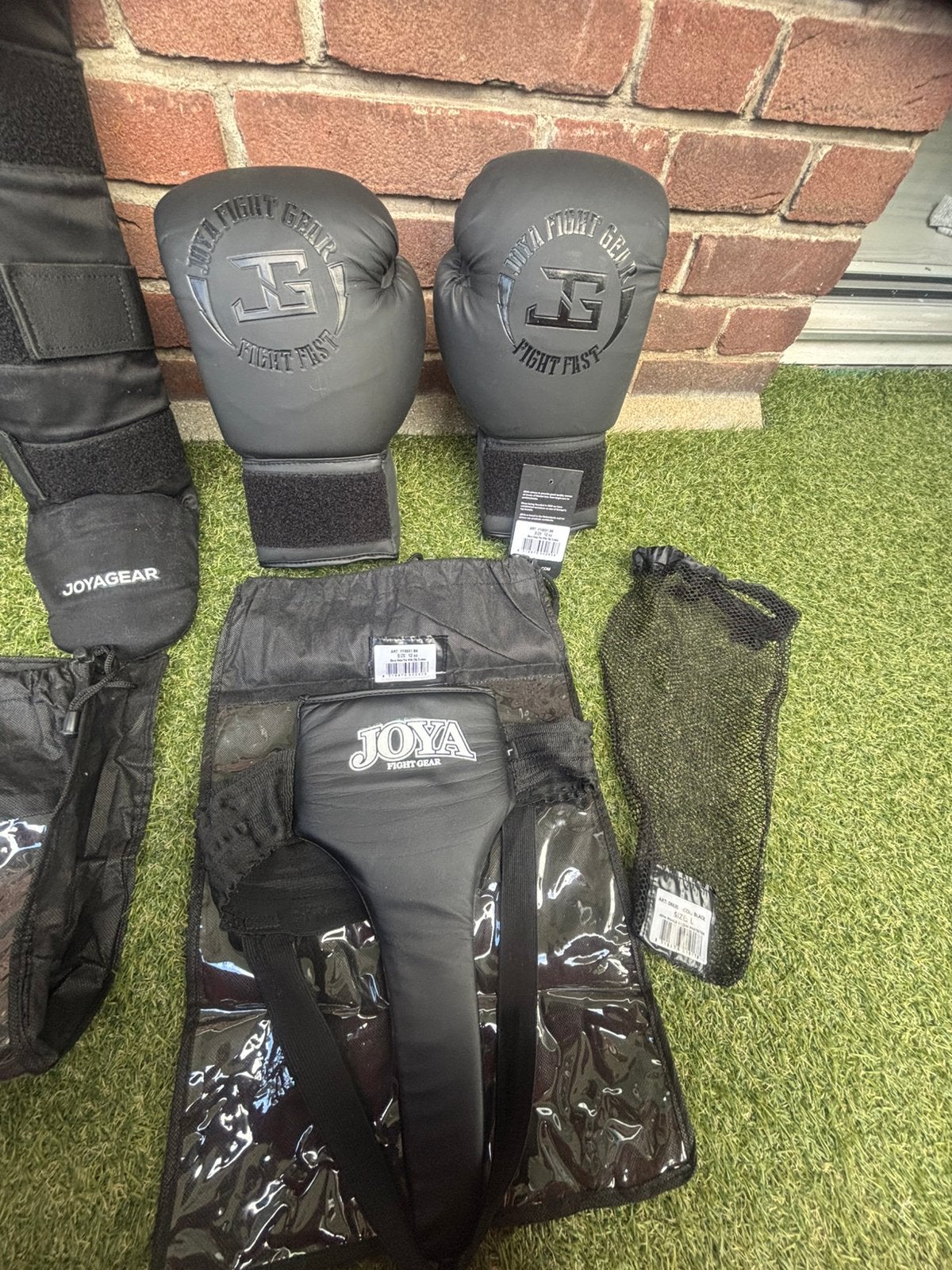 Kickboks handschoennen,tok en scheenbeschermers tiener/volw, Ophalen, Zo goed als nieuw, Bokshandschoenen