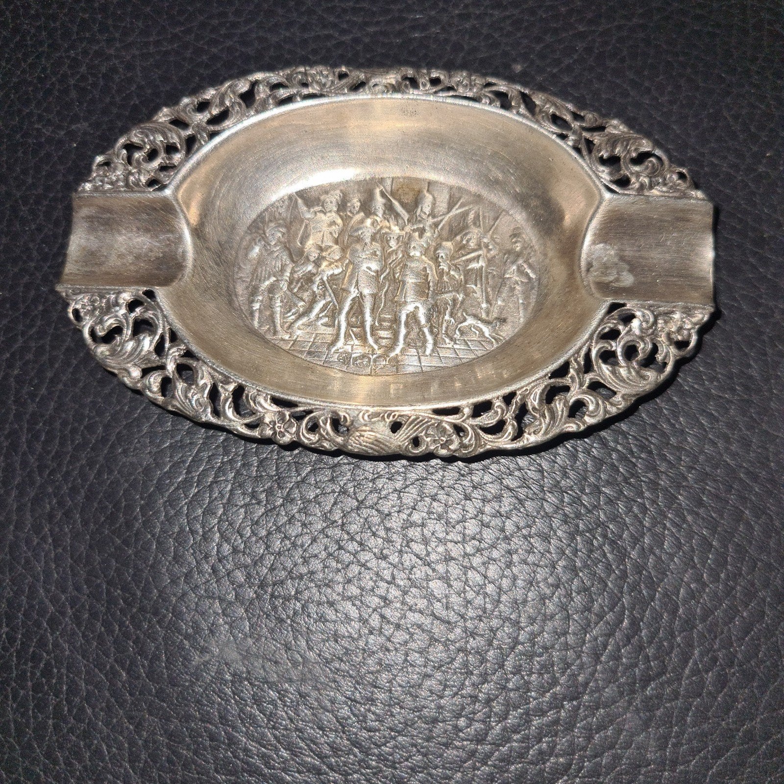 Ovale Zilveren Asbak met Oud-Hollands Herbergtafereel, Antiek en Kunst, Antiek | Goud en Zilver, Ophalen of Verzenden