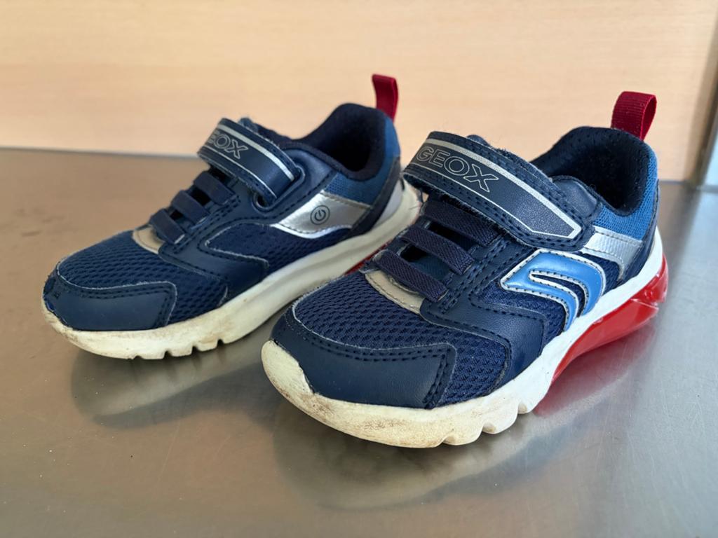 Geox schoenen met lichtjes - Maat 27, Ophalen of Verzenden, Gebruikt, Jongen of Meisje, Schoenen