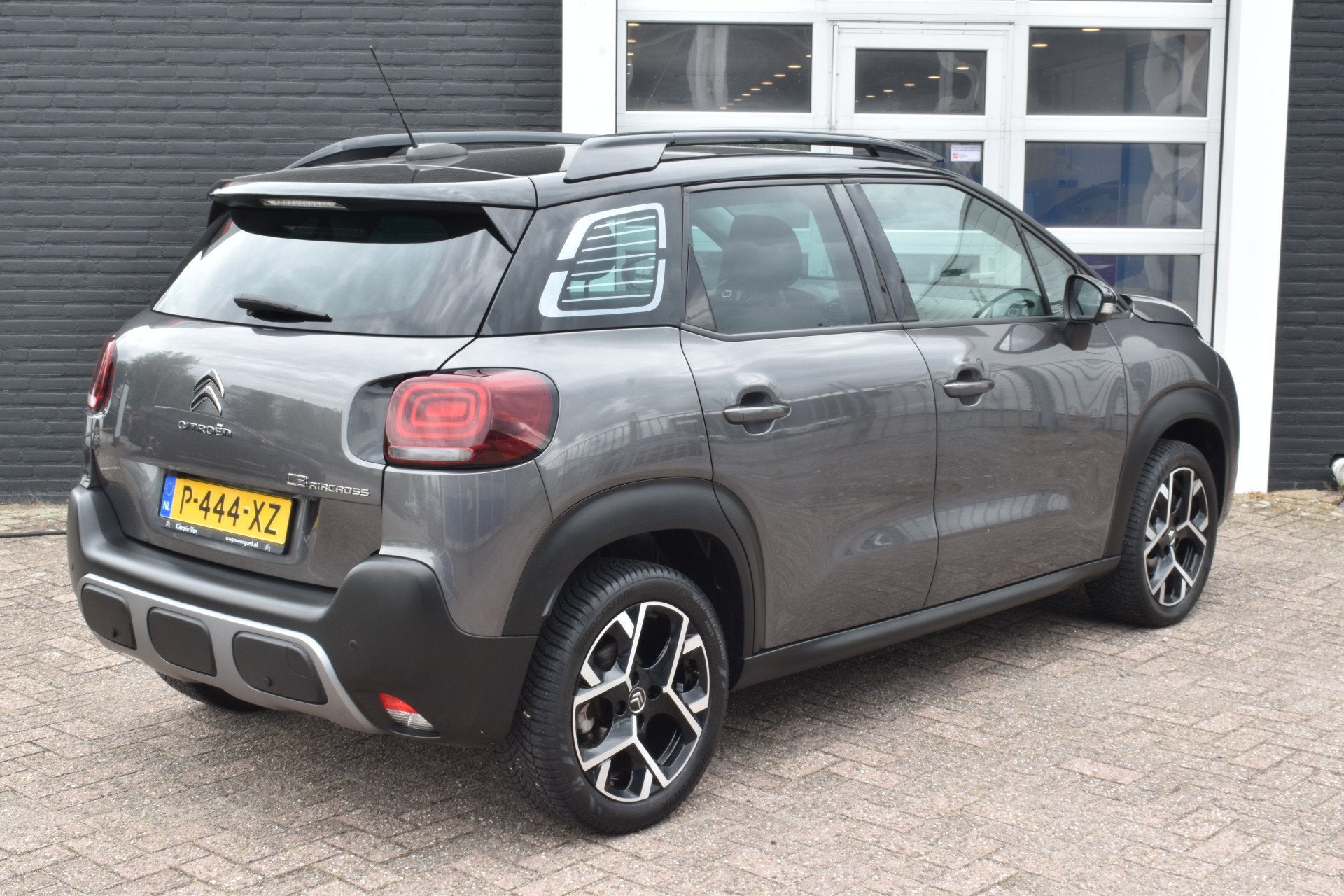 Citroën C3 Aircross PureTech 110 Shine Leder | Navigatie |, Dealer onderhouden, 1199 cc, Handgeschakeld, 600 kg