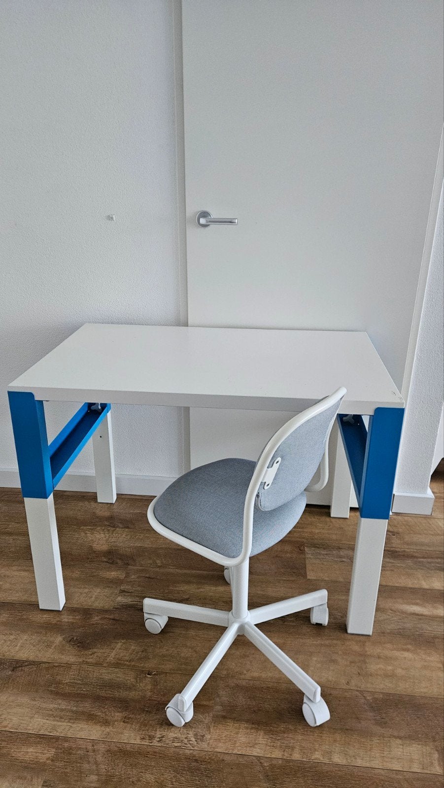 Verstelbaar Ikea kinderbureau PÅHL met ÖRFJÄLL stoel, Kinderen en Baby's, Ophalen