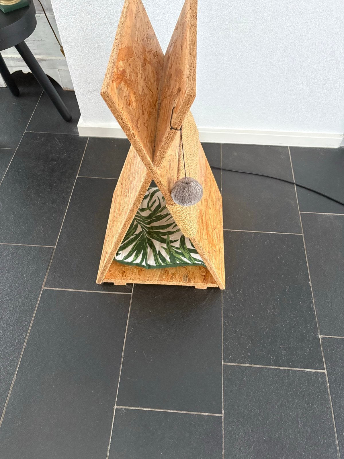 Superleuk wig wam kattenhuis van hout, Ophalen, Zo goed als nieuw, Krabpaal