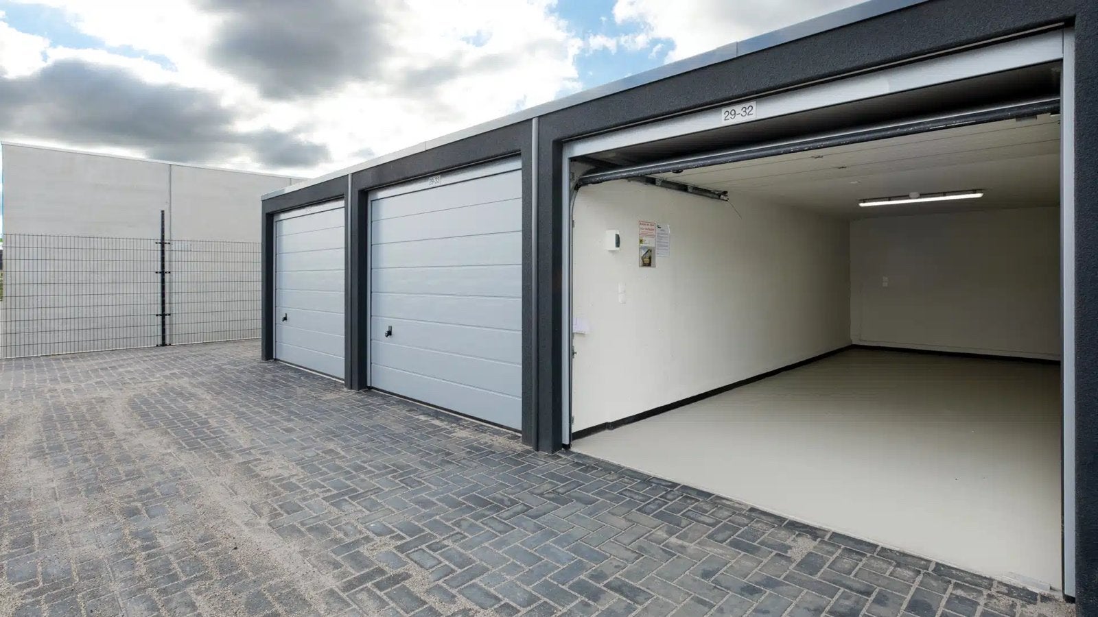 Gezocht garagebox omgeving zwolle met electra