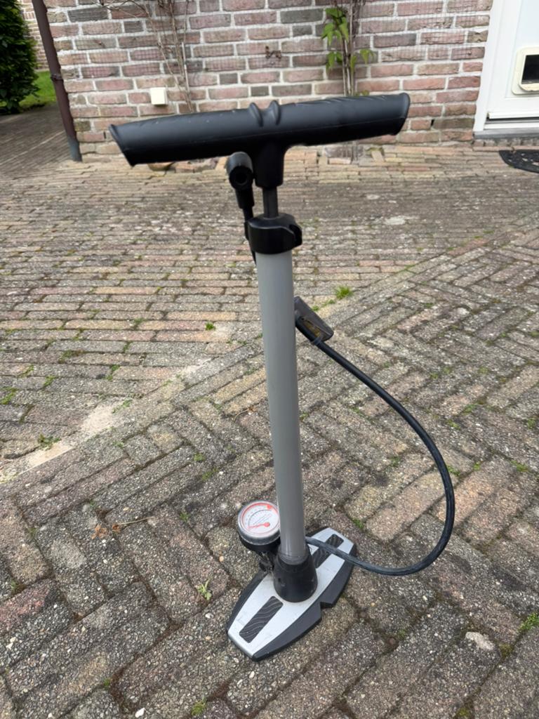 Fietspomp halfords, Ophalen of Verzenden, Zo goed als nieuw