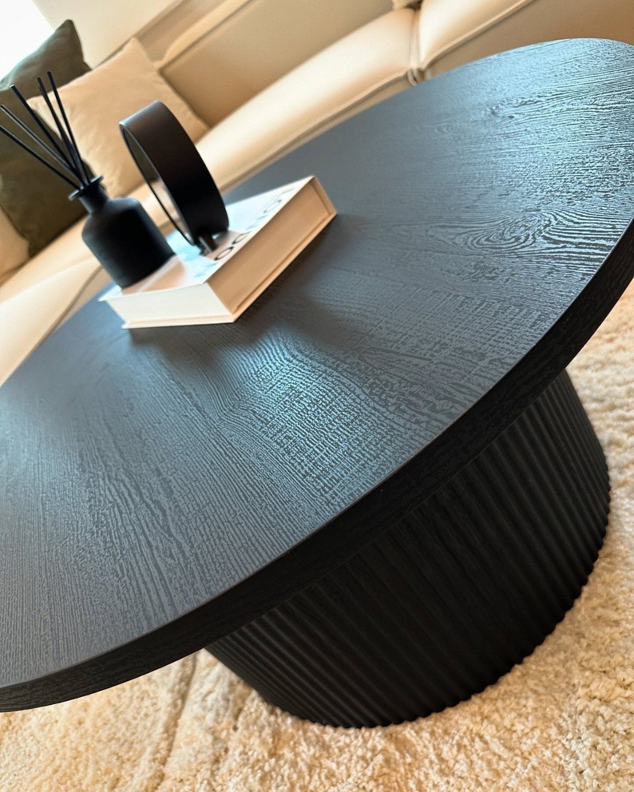 Foto 6 van Moderne ronde salontafel - Zwart of Walnoot, Nieuw in doos