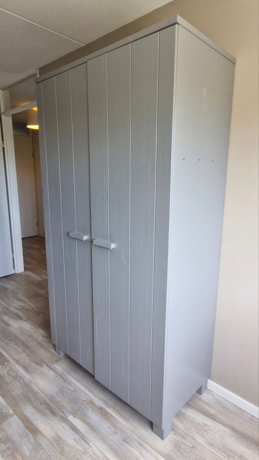 Grijze kledingkast met planken en hangruimte, Ophalen, Gebruikt, 100 tot 150 cm, 200 cm of meer
