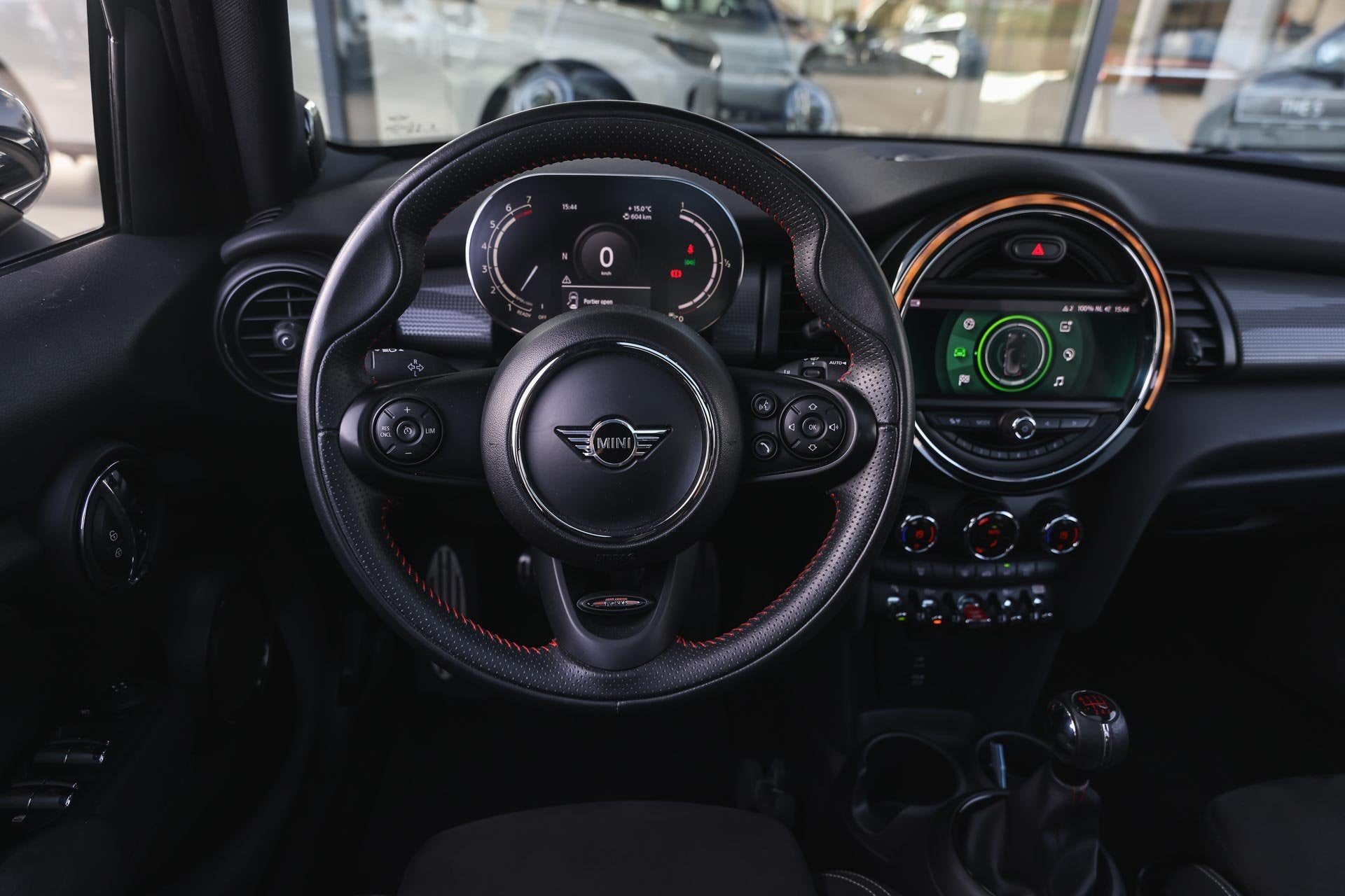 MINI Hatchback Cooper JCW / Panoramadak / Sportstoelen / Com, Auto's, 136 pk, Gebruikt, Met garantie (alle), Blauw
